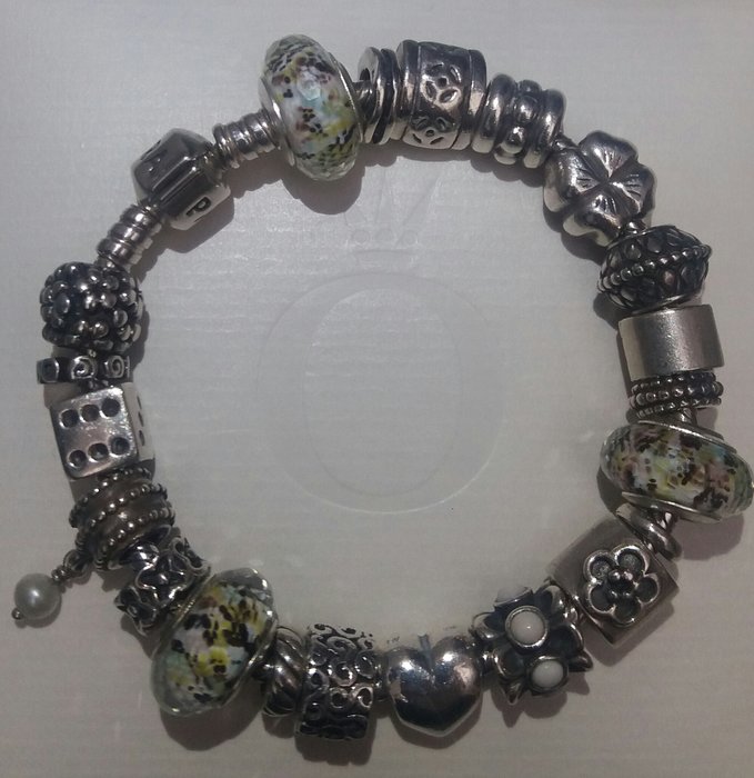 Bracciale Pandora completo con 21 charm e accessori - Catawiki