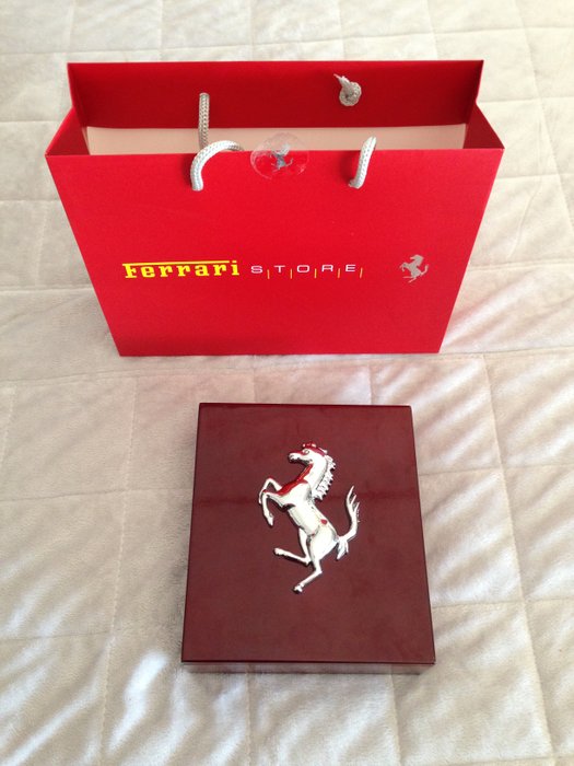 Boxes made of precious wood with Ferrari logo in enamel + Ferrari store ...