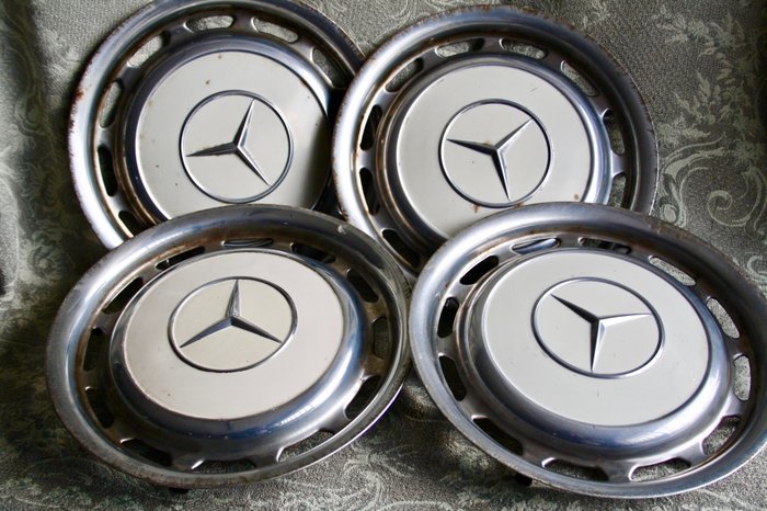 Mercedes-Benz wheel covers - period 1960s/70s
