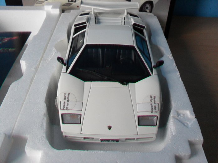 購入国内正規品 1/18 5000s Countach Lamborghini オートアート ミニカー