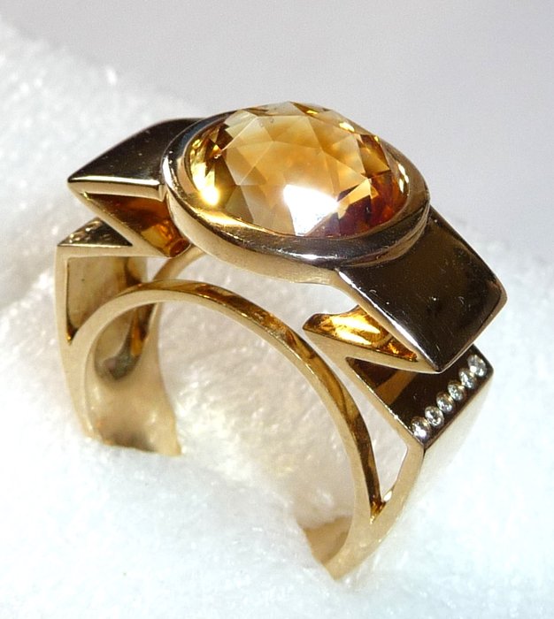 Jette Joop - ring in 18 kt / 750 gold with natural citrine in checkers cut + diamond