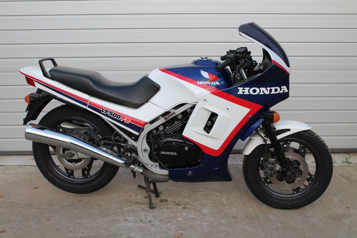 Honda - VF 500 F2 - PC12 - 500cc V4  - 1984