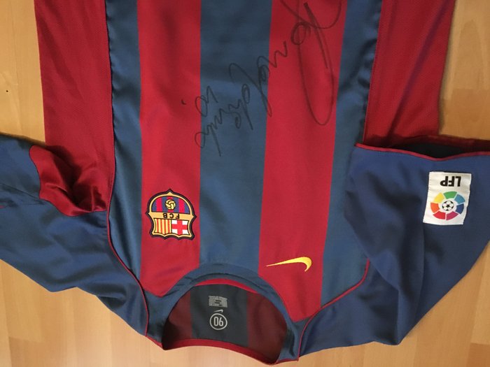 ronaldinho barcelona jersey 2005