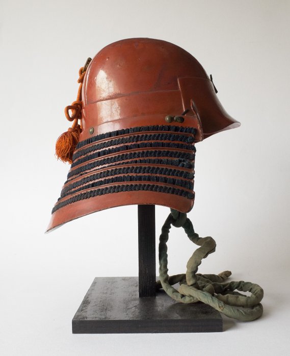 A very old red varnished samurai helmet (hineno zunari kabuto) – Japan – 16 century (uromachi period 1333-1568)