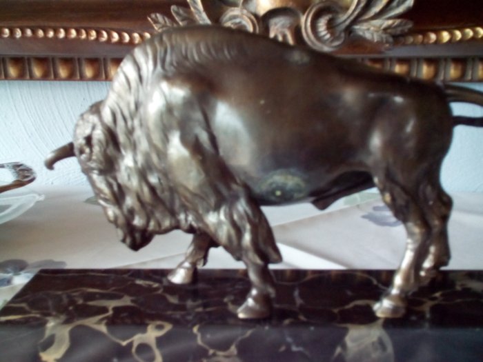 Skulptur Figur Bronze Rind Büffel 