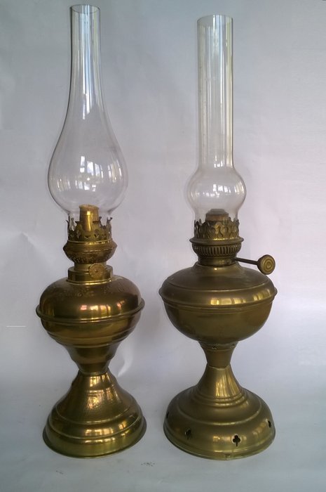 Lot of two working table oil lamps (Argand burner with pear glass and Cosmos burner with belly glass)