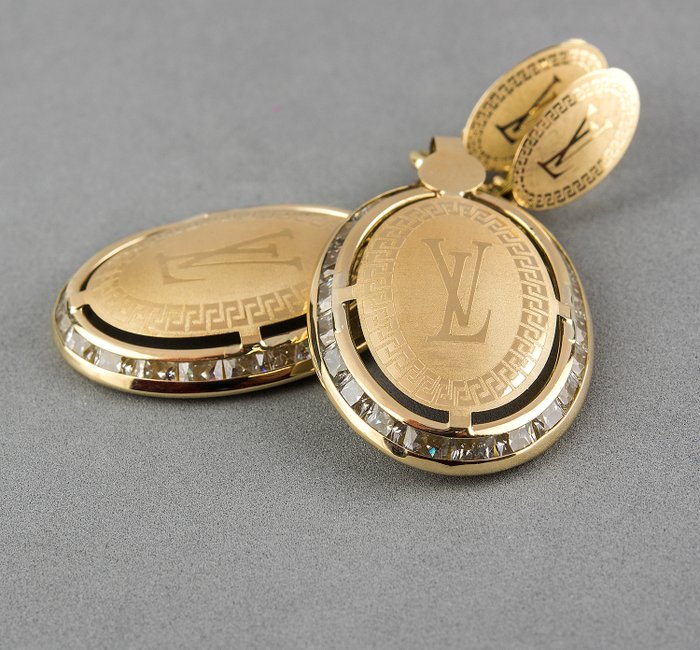 Long dangle Louis Vuitton earrings in 18 kt yellow gold with cubic zirconia - Catawiki