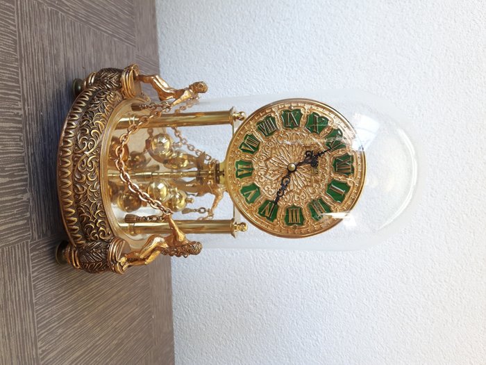 Ancienne horloge anniversaire Kern & Söhne Figural avec dome en verre - 1960 
