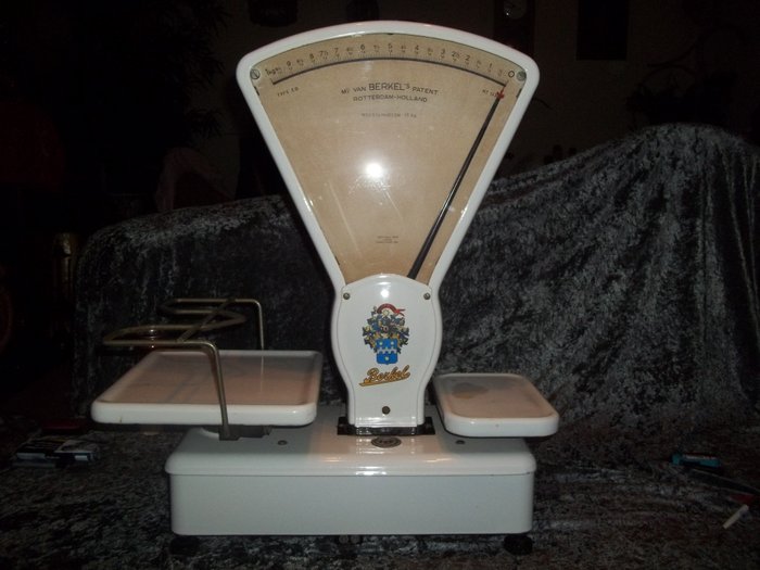 Berkel Stella Duci scales - 1961- Type EB - Number 14208- Weighing capacity 15 Kilo - Still in very good condition