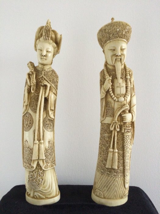 Pair of ivory statues – China – around 1900