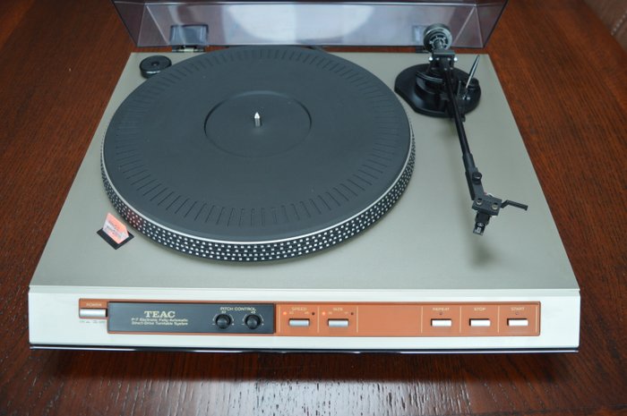 Teac P7  Met Audio-Technica AT 3200 XE Dual Moving Coil Element.