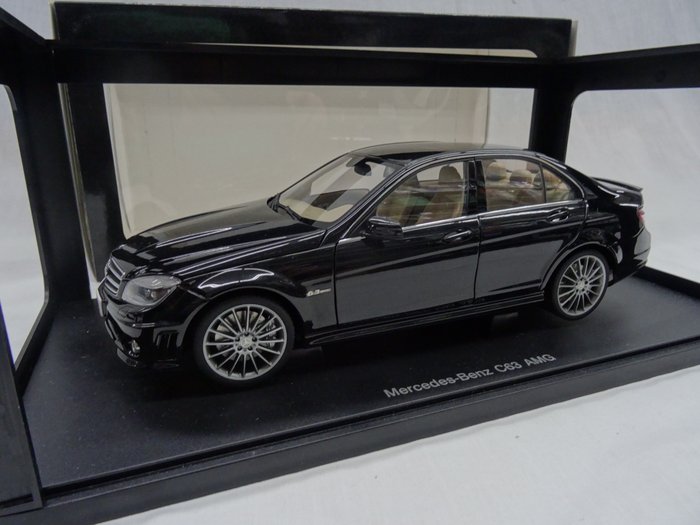 AUTOart - Scale 1/18 - Mercedes-Benz C63 AMG - Black colour
