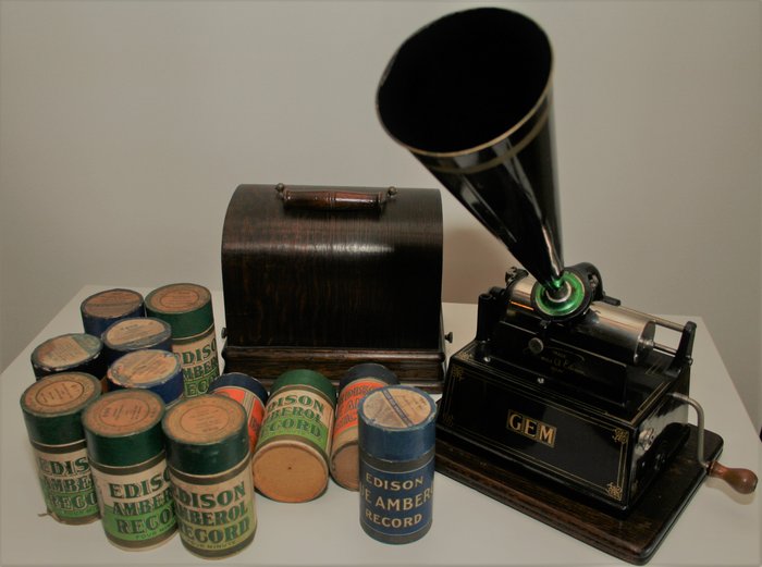Edison Gem Phonograph model C from 1908, with 12 cylinder records
