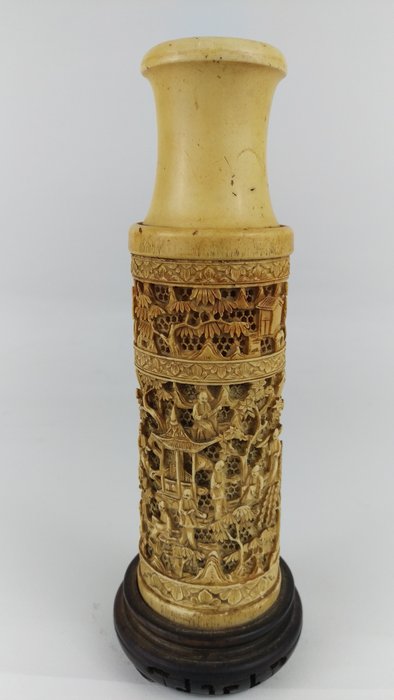 Canton ivory vase - China - 19th century