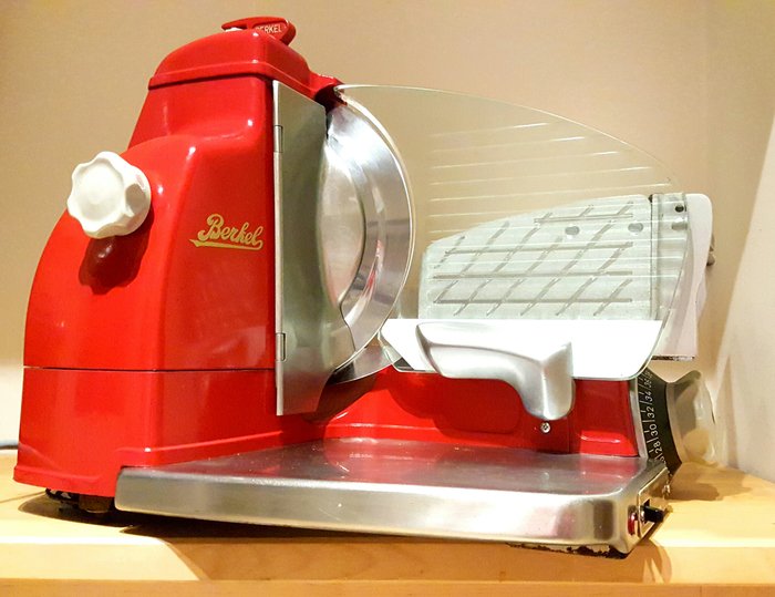 Prachtig gerestaureerde Rode Berkel Snijmachine - Model 836