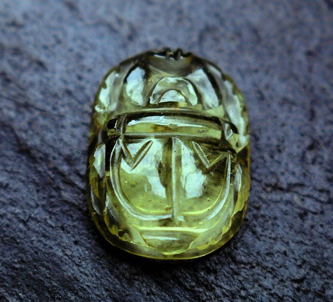 Libyan Desert Glass- Silica (Glass) - Impact Glass from Egypt - Unique shape - Carving scarab from Libyan desert glass in transparent quality - 2.55 x 1.90 cm - 5.25 g