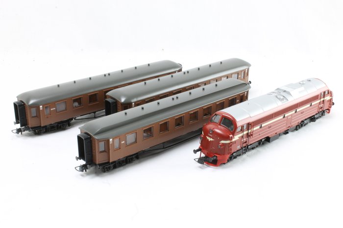 Roco H0 - Diesel locomotive Nohab DI3 with 3 carriages of the NSB
