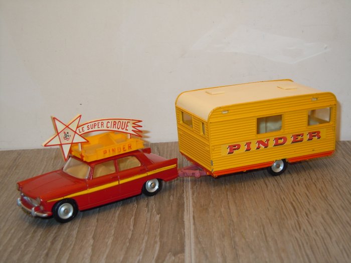 Étoile peinte Peugeot 404 et caravane Pinder DTF503 882 DINKY TOYS 