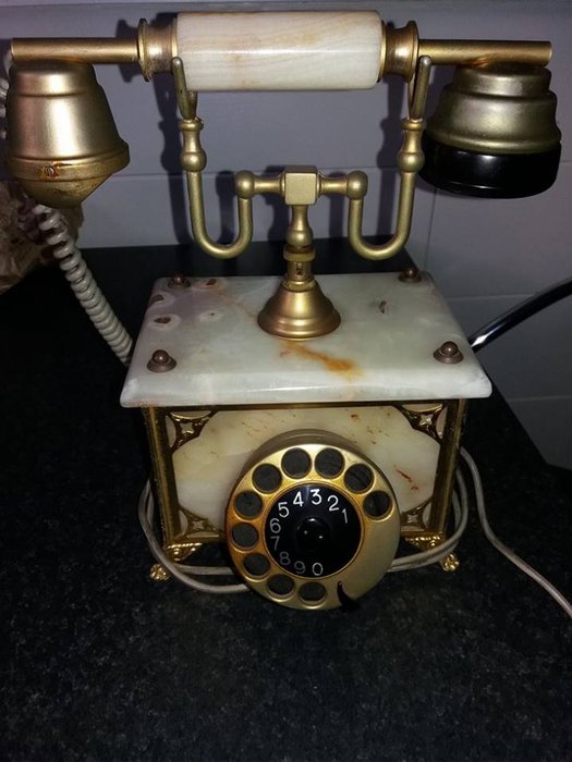 Antieke, marmeren telefoon.