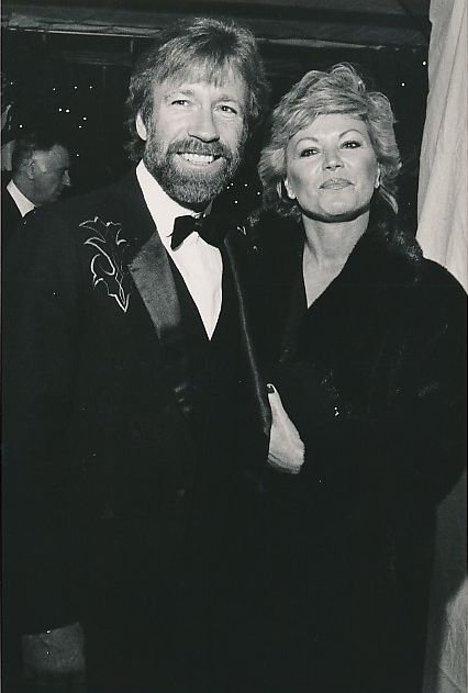 Dominguez - Globe Photos - Chuck Norris and his wife Dianne Holechek