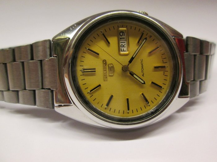 seiko vintage 5 automatic day date