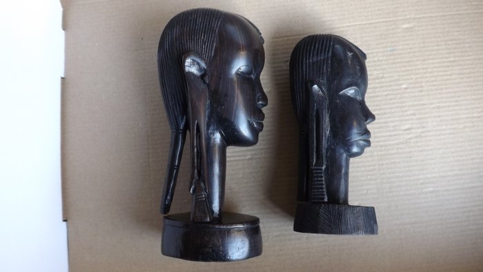  2 statues in African ebony wood