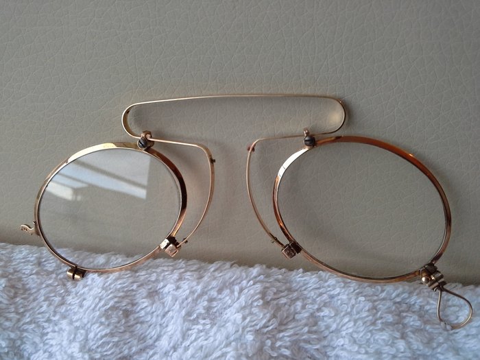 Pince Nez spectacles of 1900