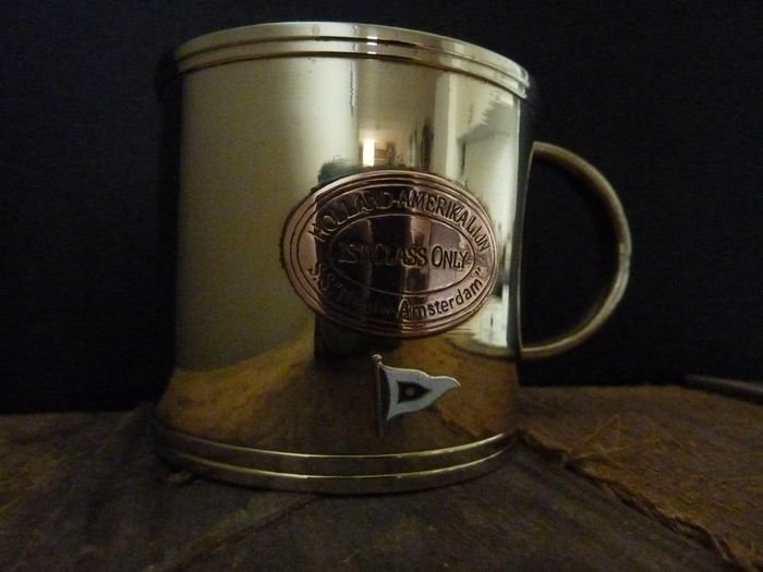Lot of: Copper tea cup and a snuff box, 1 pc. Class Only-  Holland Amerika Line, SS Nieuw Amsterdam

