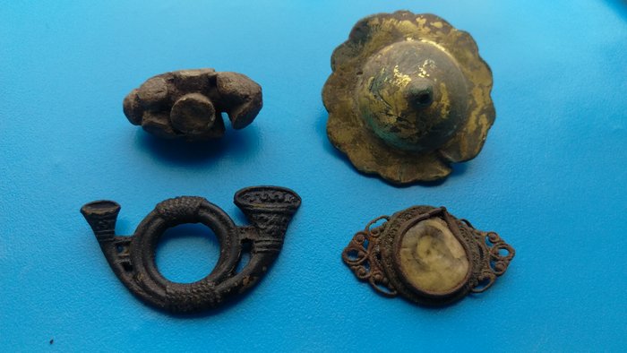 Średniowieczne przedmioty platerowane złotem