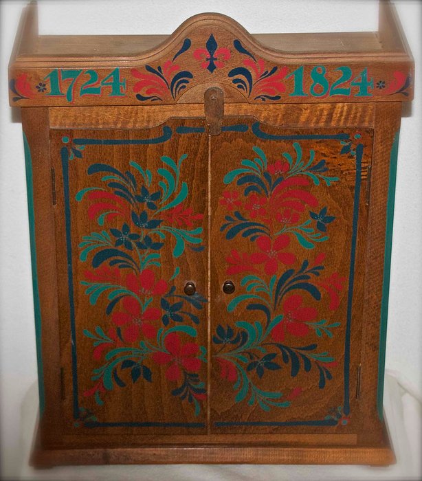 Oak cognac cabinet Rémy Martin - 1824
 
