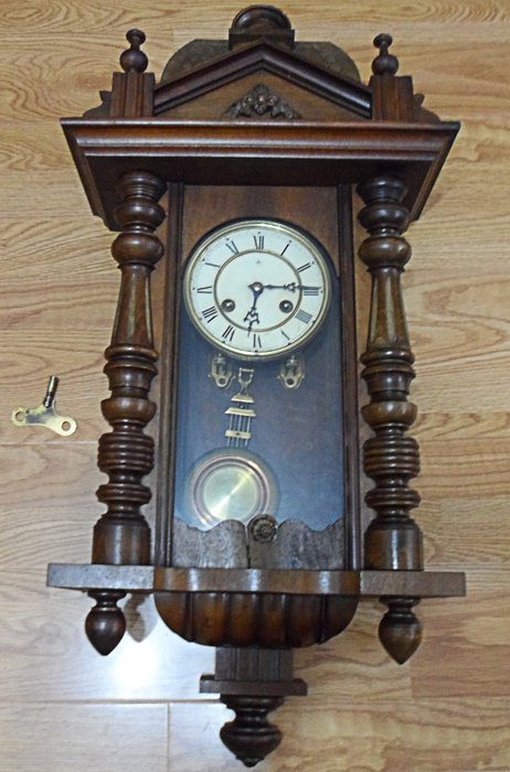 Relógio de parede regulador em nogueira JUNGHANS – Alemanha, de 1890-1900.