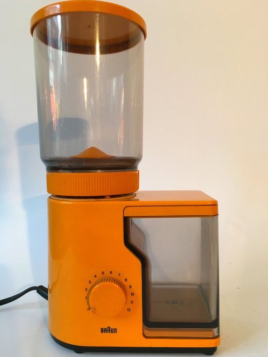 Braun KSM2 grinder designed by Hartwig Kahlcke in 1979. Red – falsotecho