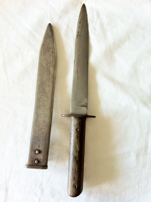 Dague autrichienne utilisée dans les tranchées durant le première guerre mondiale