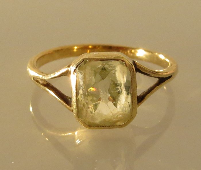 Super Gold ring with light green stone, - Catawiki FI-59