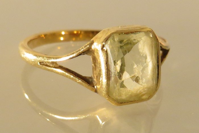 Verbazingwekkend Gold ring with light green stone, - Catawiki WF-77