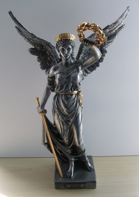 Diosa de pie con hoja oro - Veronese -
