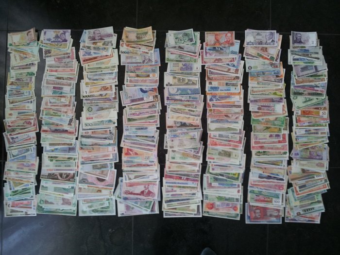 Verden. - 800 verschillende bankbiljetten uit de gehele wereld.