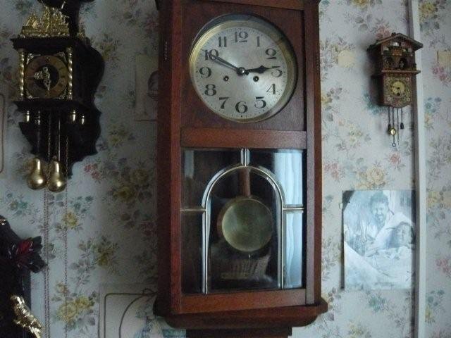 Box regulator clock -- 1940s