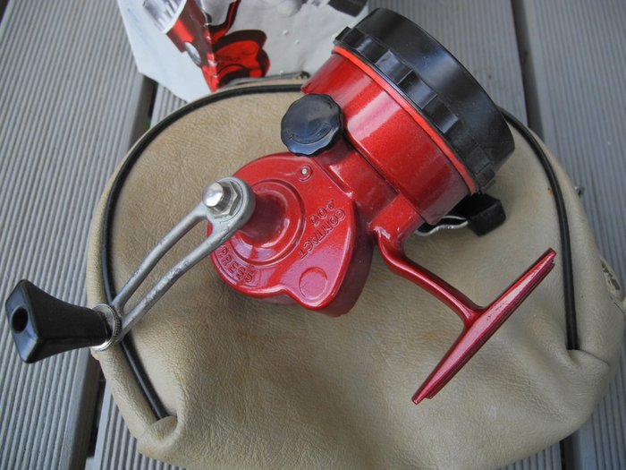Contact 400 fishing reel, made in France