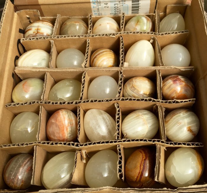 Lot of 25 eggs made of Onyx marble - about 4.9 cm - 2.35 kg

