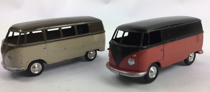 Märklin - Schaal 1/45 - Kavel met 2 oude VW Volkswagen transporters - een bus en een kastenwagen
