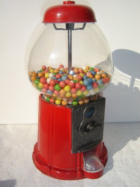 Distributore di chewing gum, in metallo e vetro, funzionante con centesimi di euro