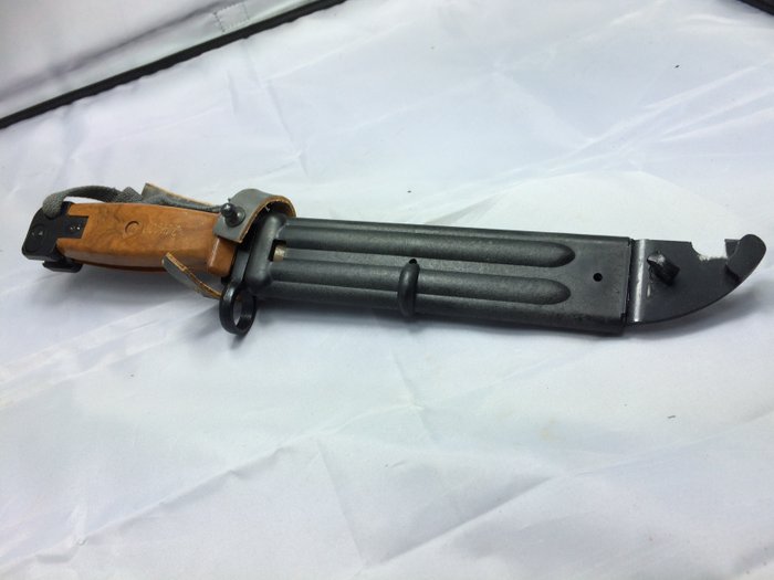 AK 47 bayonet Type 2 DDR with the late model Bayonet with orange hilts, bayonet and scabbard are number matching!!

