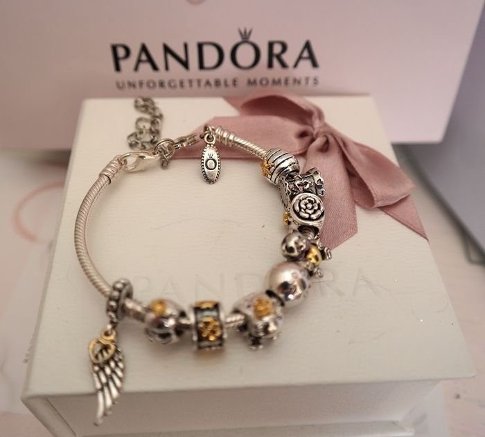 Pandora-Armband mit 9 zweifarbigen Charms