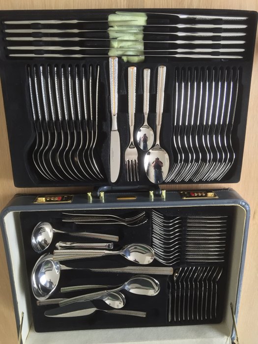 72 Piece Silver Plated  Maier & Schulze Solingen cutlery case, for 12 persons, with 24 karat gold on the case and cutlery

