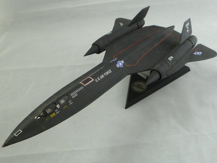 Franklin Mint,  SR-71 BLACKBIRD precision model with stand

