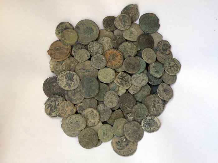 Roman Empire - 159 uncleaned (late) Roman AE coins, different sizes and times