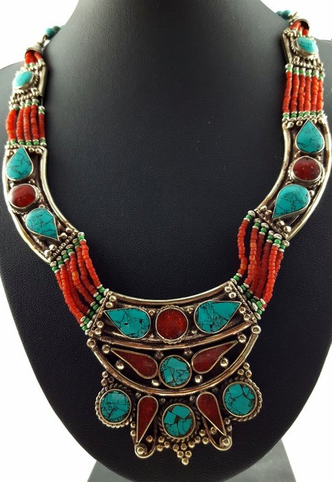Handarbeit Nepal sehr schöne Halskette aus Tibetsilber Lapis & Koralle