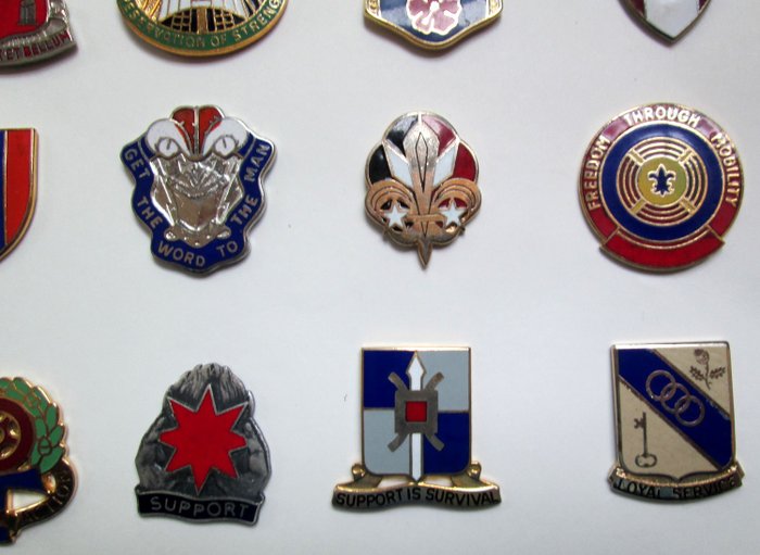 Lot of 80 items US Army Insignias (Metal) D.U.I. & Unit Badges (20th ...
