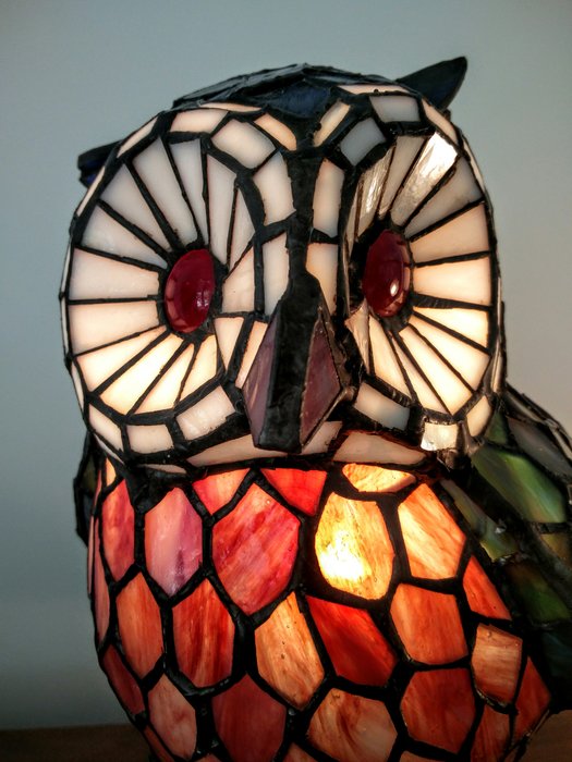 Tiffany lamp shaped like an owl